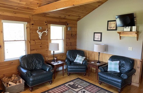 Orono Cabin | Private Cabin nestled very close to UMaine campus.