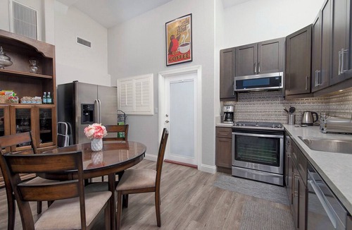 Thousand Oaks Apartment | Private Entry Very Spacious & Quiet 2 Bedroom, 1.5 Bath Guest Suite
