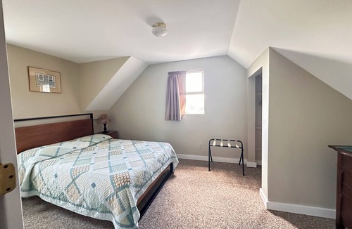 Warren House | Private house all yours! Open year round!
