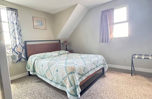 Warren House | Private house all yours! Open year round!