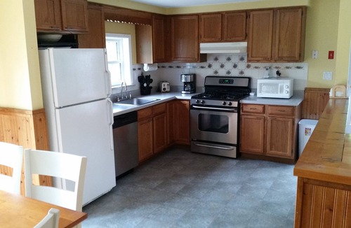 Hanover House | Private lake access on Howard Pond
