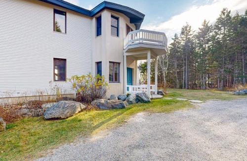 Ocean Point House | Private Oceanfront Home - 2 Fireplaces, 4 Decks & Grill, Dog-friendly