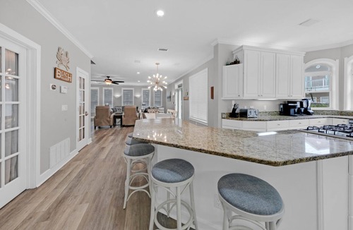 Crystal Beach House | Private Pool 🏊 Walk to Beach 🏖️ Family Tides 🏝️
