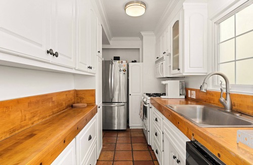 Marina Peninsula House | Private & Serene Beachfront 1BR in Marina Del Rey