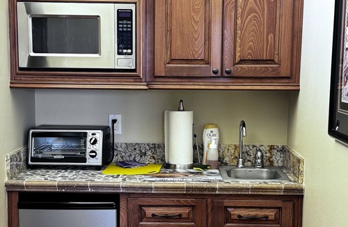 Estates at Canyon Crest Cottage | private studio cottage on private gated estate