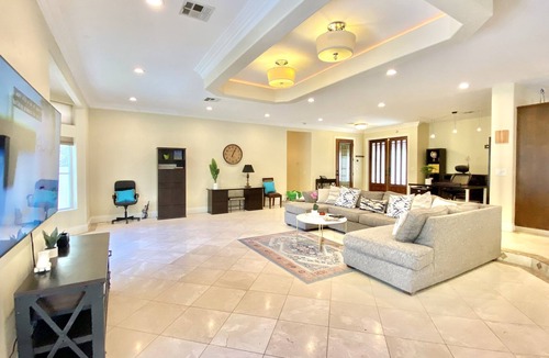 Spring Valley Villa | Private Vacation Villa: Pool & Arcade for Family & Friends! 8min Strip! ⭐️⭐️⭐️⭐️⭐️
