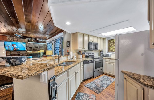 Lake Harmony Estates House | Private Wooded 1 Acre, Lake & Beach Access, Hot Tub, Pool Table, Game Room