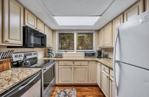 Lake Harmony Estates House | Private Wooded 1 Acre, Lake & Beach Access, Hot Tub, Pool Table, Game Room