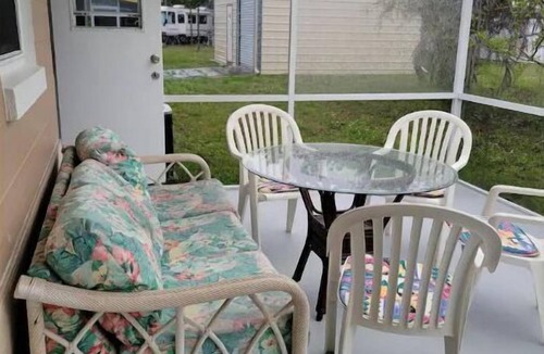 Warm Mineral Springs House | Purple dream in Warm Mineral Spring