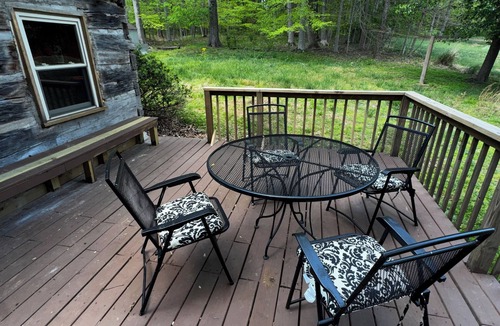 Mount Saint Francis Cabin | Quaint 1-bedroom cabin with a loft with AC in Floyd Knobs