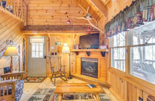 Dahlonega House | Quaint Dahlonega Cabin w/Cavenders Creek Access!