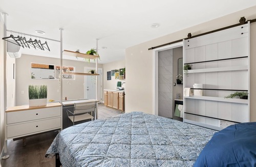 North Park Hotel | Quaint, New Hideaway Studio-sized Room