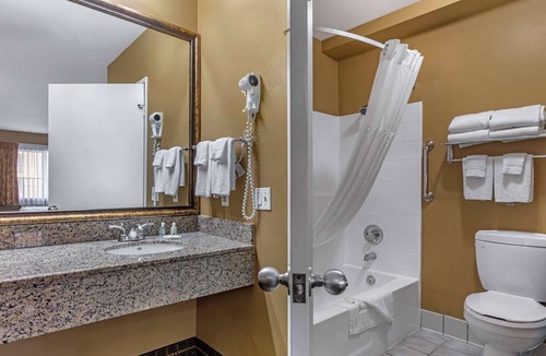 Westminster Hotel | Quality Inn & Suites Westminster Seal Beach