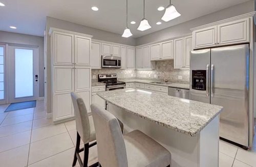 South Sarasota House | Quiet and Relaxing 3 Bed House With Pool in Sarasota Close to Siesta Key Beach