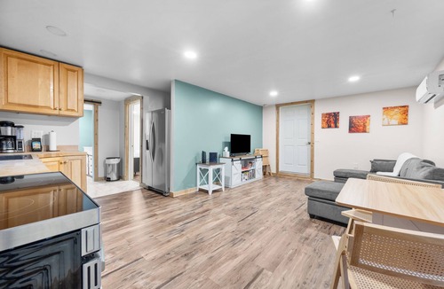 Pittsfield House | Quiet Maine Retreat- Fast Wi-Fi - Long Stays Welcome- close to I95