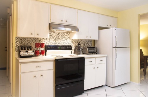 Venice Gardens House | Quiet pool house on a lake - 7 min. from beach