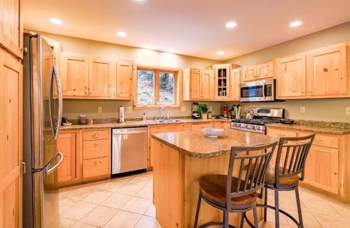 Vienna House | Quiet relaxing Maine getaway on the pond. Dog friendly!