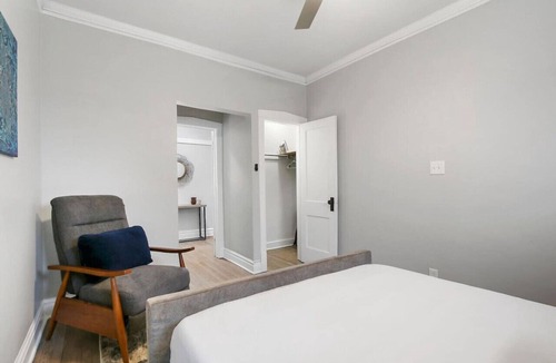 Avondale Apartment | Radiant & Airy 2BR Apartment near Shops