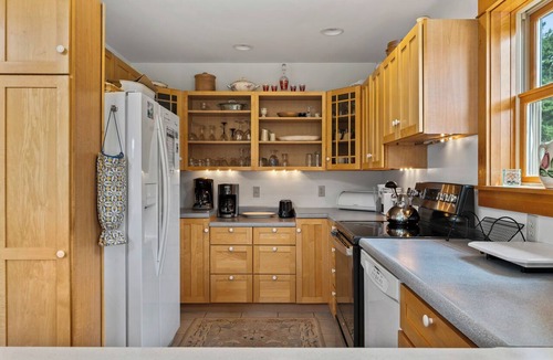 Rangeley House | Rangeley Lake Lodge - On Rangeley Lake with large lawn and close to town!