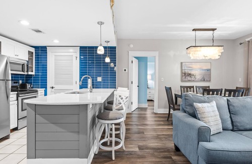 Baytowne Wharf Condo | Rates Reduced! Oversized Balcony, Lagoon Pool Views! Hot Tub, Beach Tram, Gym