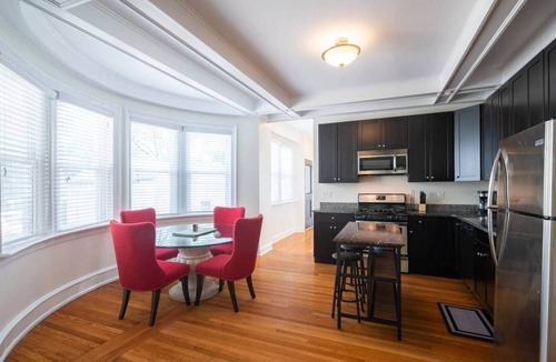 Foxcroft Square Apartment | “Red” 2-bedrm Apt in Jenkintown w/Free Parking