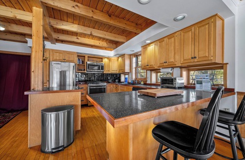 Rangeley House | Reef's Rangeley Lodge - great amenities, including hot tub!