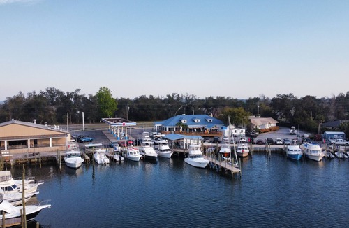 Parker House | Reel Em' Inn -3bdr 2.5ba Waterfront Home Located at Pier98 Marina -Pets Welcome