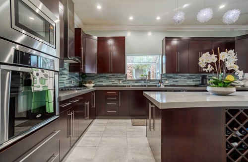 Valley Glen House | Regal 4 bed with hot tub close to Universal Studios
