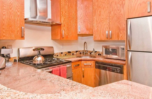 Harlem House | Relaxing 2 BR Apartment