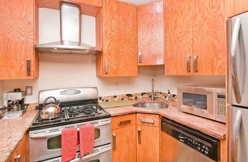 Harlem House | Relaxing 2 BR Apartment