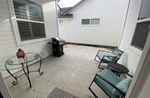 Meridian House | Relaxing Centrally Located Meridian Home