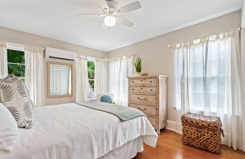 Indian Beach Sapphire Shores House | Relaxing, Private West of Trail Cottage in Sunny Sarasota with Pool