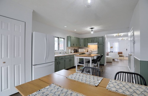 Ephrata House | Relaxing Retreat - Yard, Fire Pit + Parking