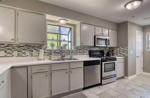 Branson Condo | Renovated Branson Retreat w/new walk-in shower ~ 1 mile to the Branson strip!