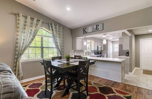 Branson Condo | Renovated Branson Retreat w/new walk-in shower ~ 1 mile to the Branson strip!