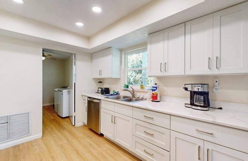 Alta Vista House | Renovated retreat - dog-friendly yard, AC & WD - snowbirds welcome