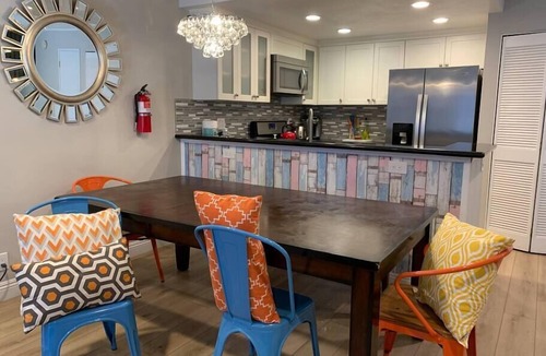 Hermosa Village Apartment | ❤️Renovated❤Toy Story Room❤Game⭐️Walk 2 Disneyland❤️POOLS❤AC