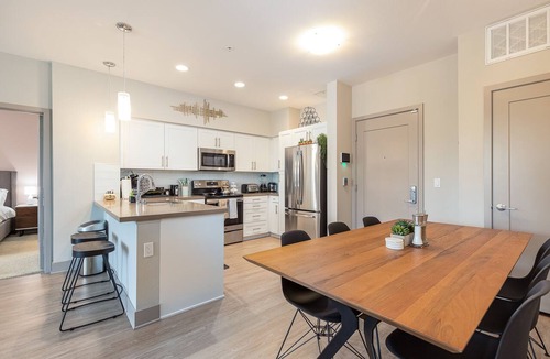 Fullerton Apartment | Resort-Style 2bed Condo 3 Miles to Disney
