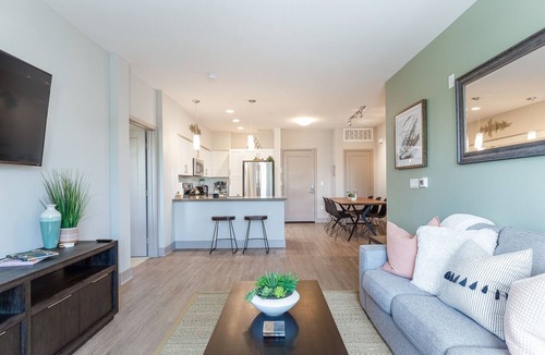 Fullerton Apartment | Resort-Style 2bed Condo 3 Miles to Disney