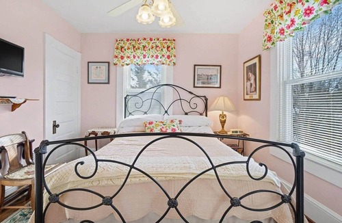 Manheim House | Ribbons N Romance @ The Manheim Manor BnB