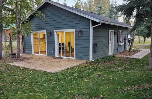 Bigfork Cottage | Riverfront Cottage Peaceful, Natural Setting