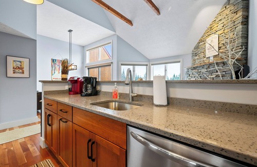 Rangeley Condo | Rock Pond Condo 45 - Beautiful Ski in/Ski out condo unit on Saddleback!