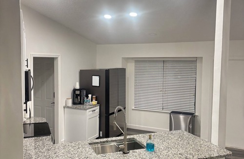 Northside House | Rodz 3-bedroom house 6 min away from the airport