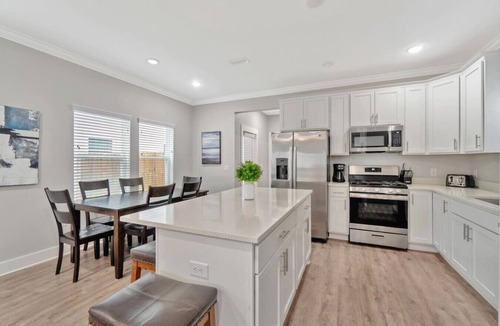 South Pensacola House | Romana Hideaway & Juliet Haven - Downtown!
