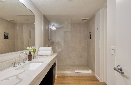Diamond Crestview Hotel | Rooftop Ocean Views + Spa + Prime Laguna Beach Location | The Mara by AvantStay