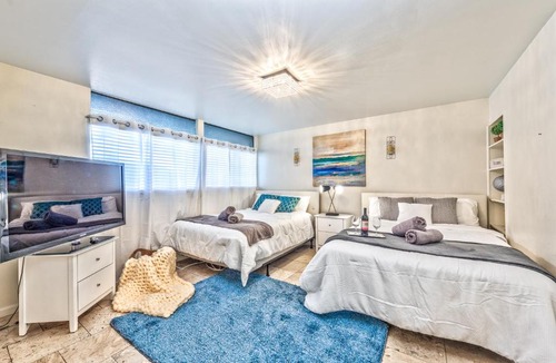 Rhodes Ranch House | Royal Palace -W/pool 5 Min to Strip & Convention