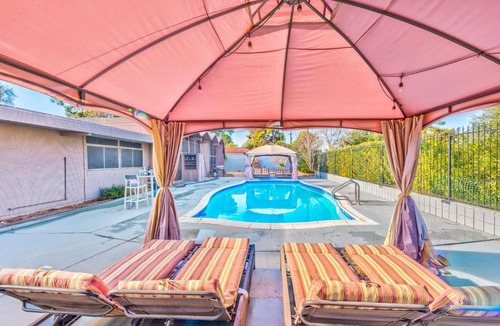 Rhodes Ranch House | Royal Palace -W/pool 5 Min to Strip & Convention
