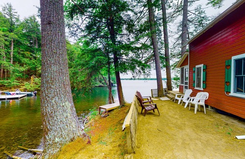 Vassalboro Cabin | Rustic, lakefront fishing cabin on Webber Pond with sunset views - 2 dogs OK
