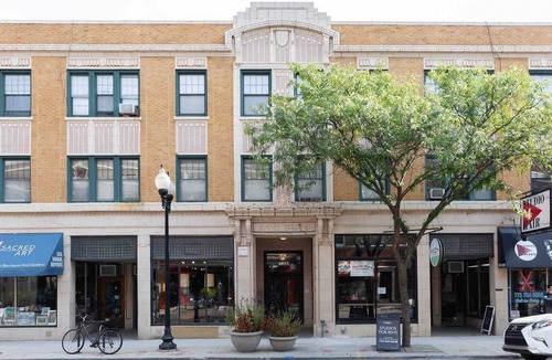 Ravenswood Apartment | Rustic Studio Apartment in the Heart of Lincoln Square