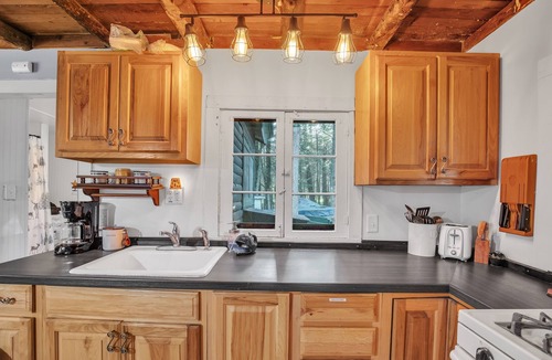 Hazelhurst Cabin | Rustic Willow Retreat - Outdoor Adventures by RedAwning